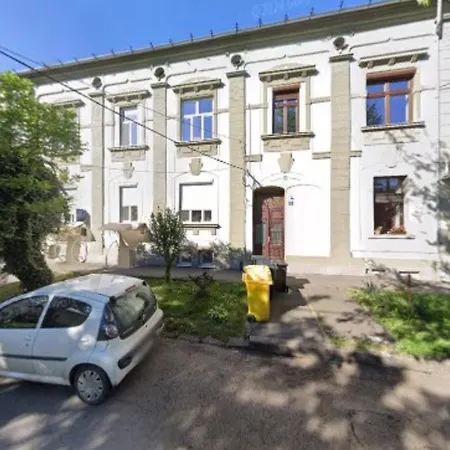 Apartment In The Historical House *