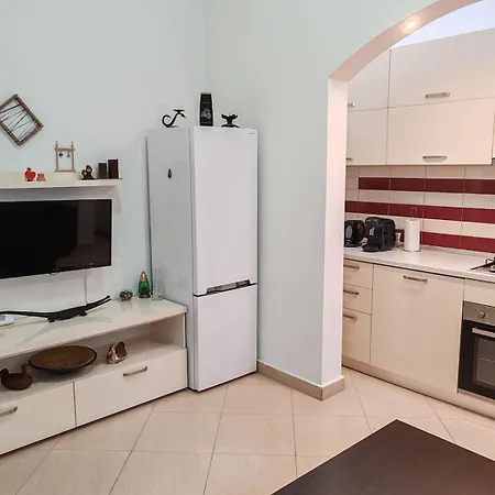 Apartment In The Historical House *